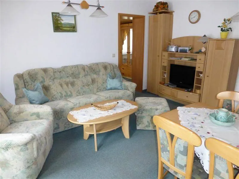 Apartment with terrace - Image 1