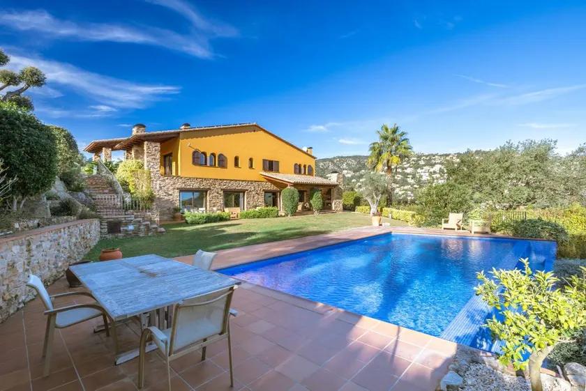 Fully equipped pleasant villa with garden, terrace & private pool | Garden view - Image 1