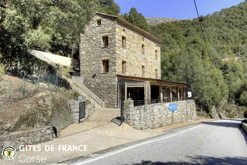 Cottage con giardino e terrazza | Vista sulla montagna - Image 1