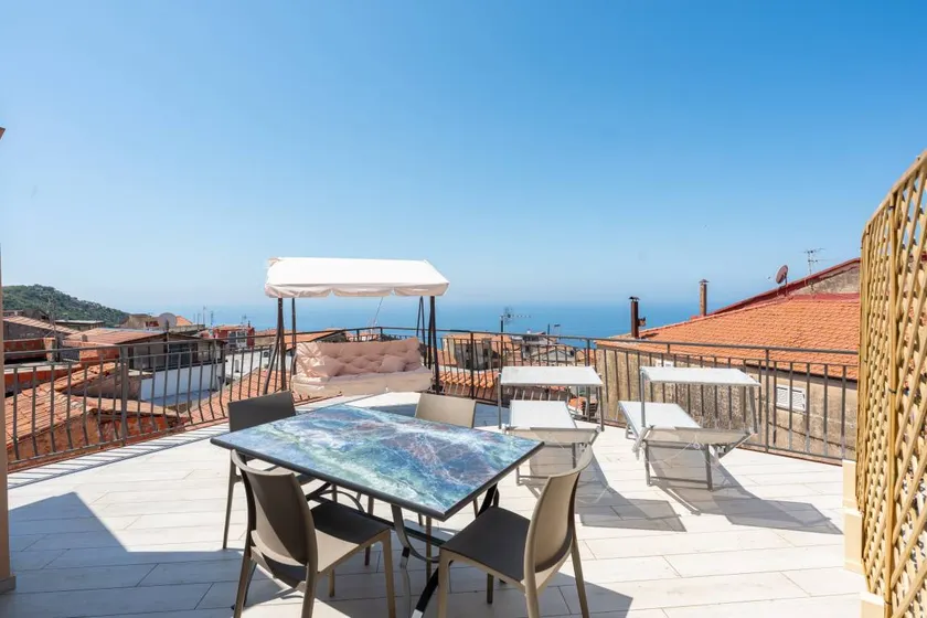 Charmant appartement avec terrasse et internet haut débit | Vue mer - Image 1