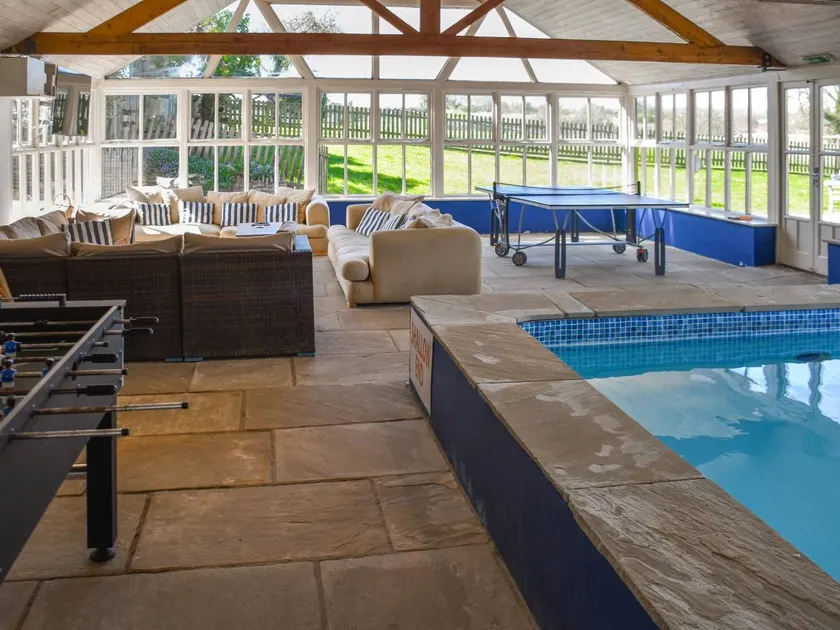 Family-friendly beautiful cottage with garden & pool | Dogs allowed - Image 1