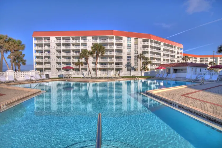 Appartement en copropriété avec piscine chauffée, sauna et barbecue | Vue plage - Image 1