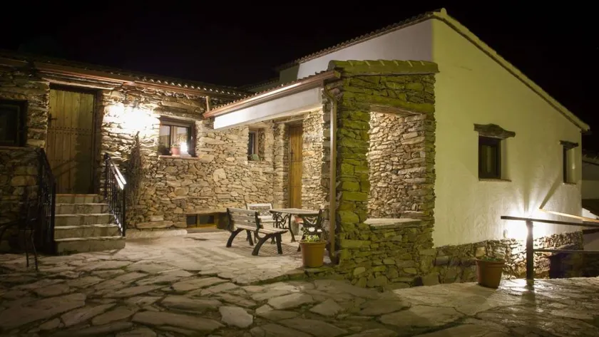 Lovely holiday home with pool, terrace & BBQ | Dogs allowed - Image 1