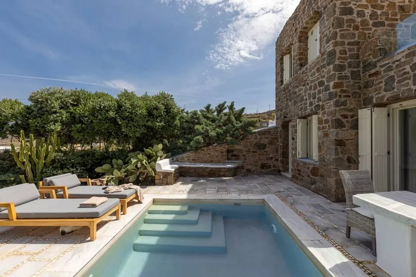 Family-oriented villa with private pool, terrace & garden | Sea view - Image 1