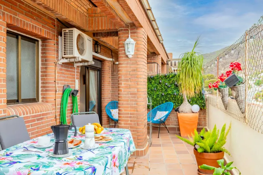 Appartement avec terrasse, internet haut débit et barbecue | Vue montagne - Image 1
