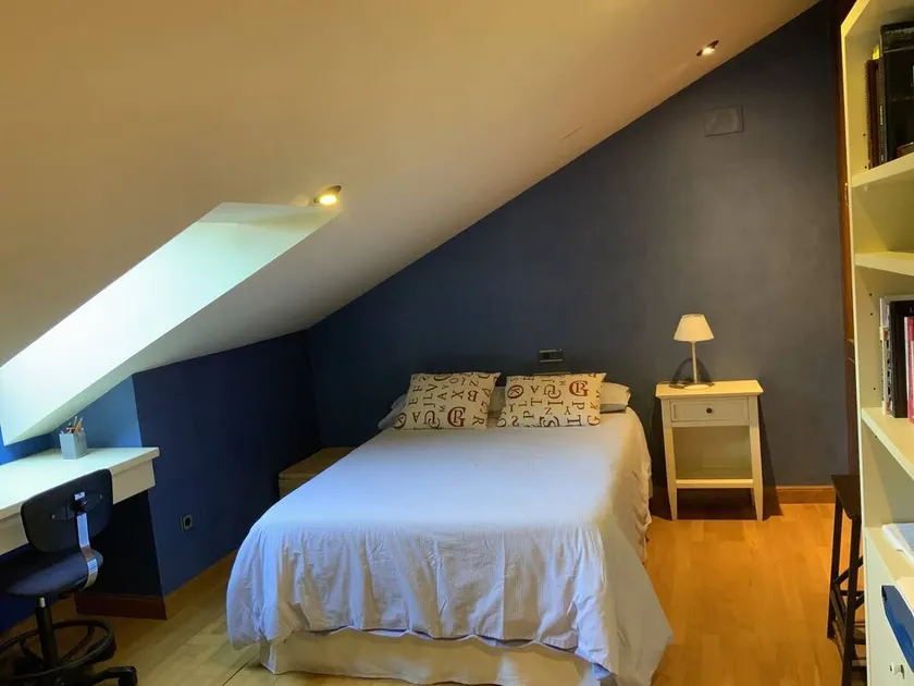 Ich biete ein Zimmer mit Bad an. (Zimmer mit Bad.) - Image 1