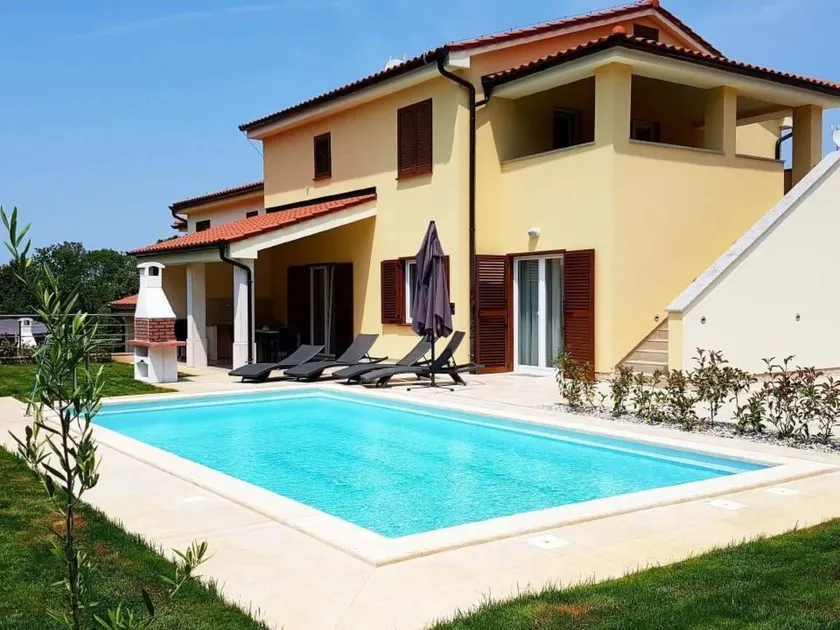 House with garden, terrace & private pool | Nature view - Image 1