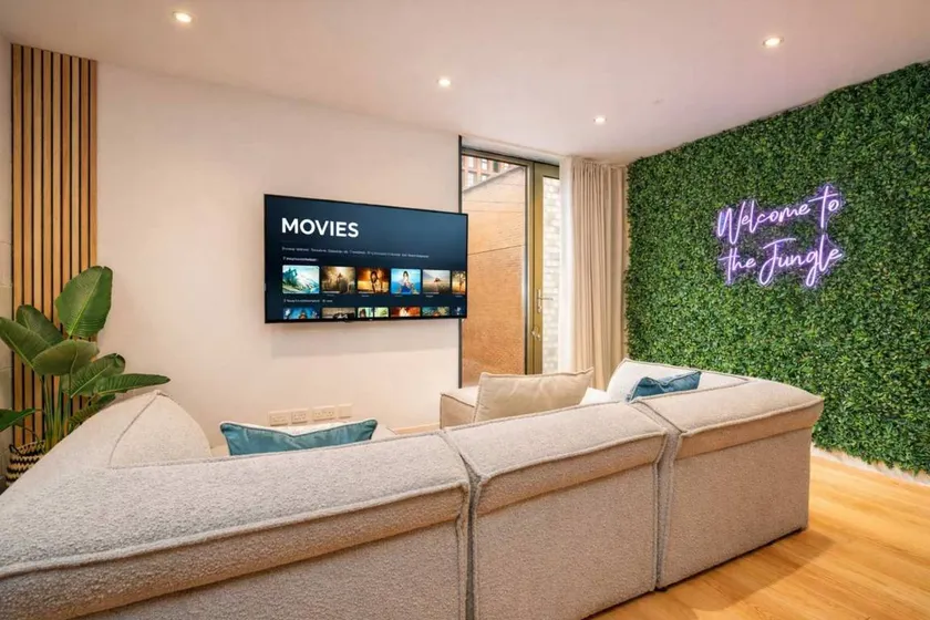 Flat with garden, terrace & fast internet | Near Manchester Town Hall - Image 1
