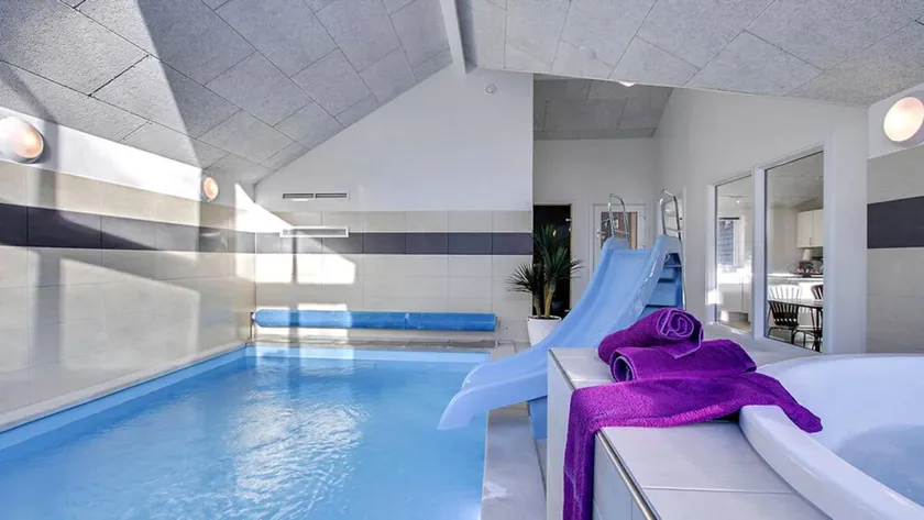 Family-friendly holiday home with sauna, terrace & jacuzzi | Pets allowed - Image 1