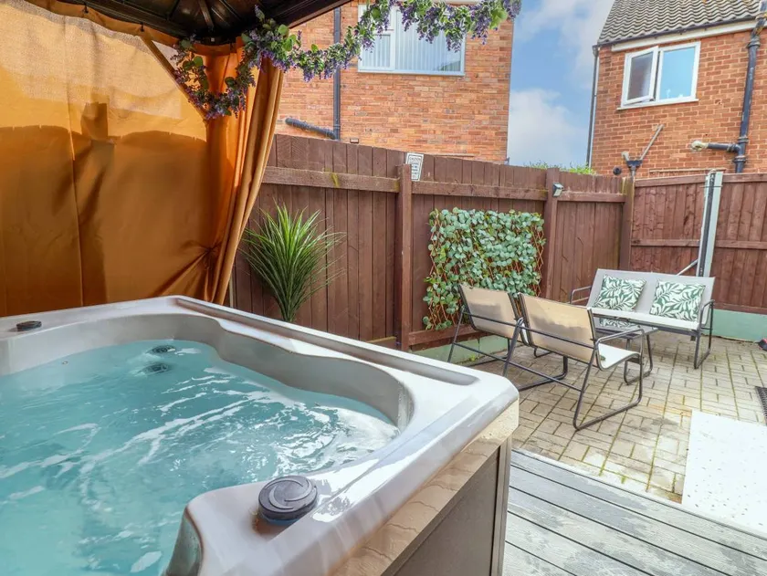 Family-oriented cottage with garden & jacuzzi | Dogs allowed - Image 1