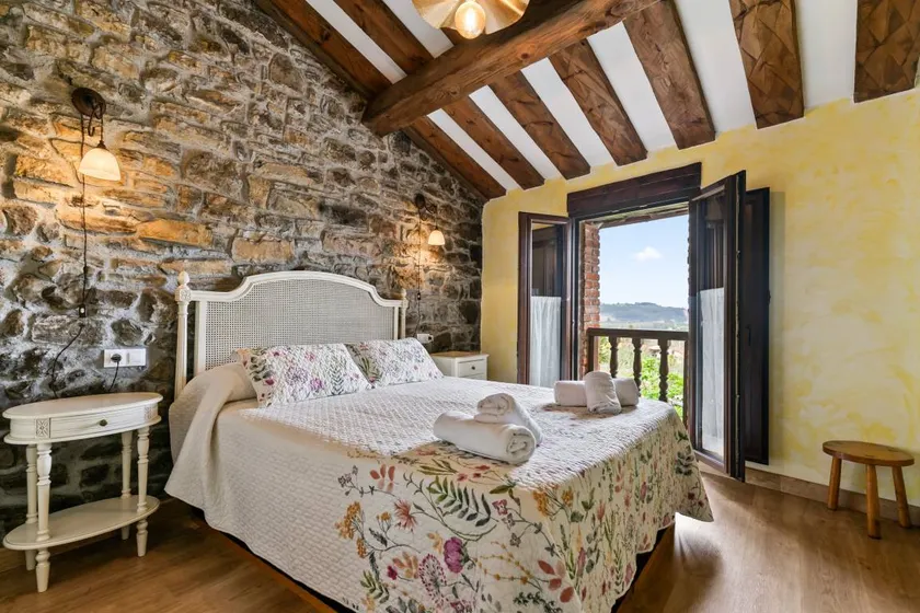 House with garden, jacuzzi & terrace | Beach view - Image 1