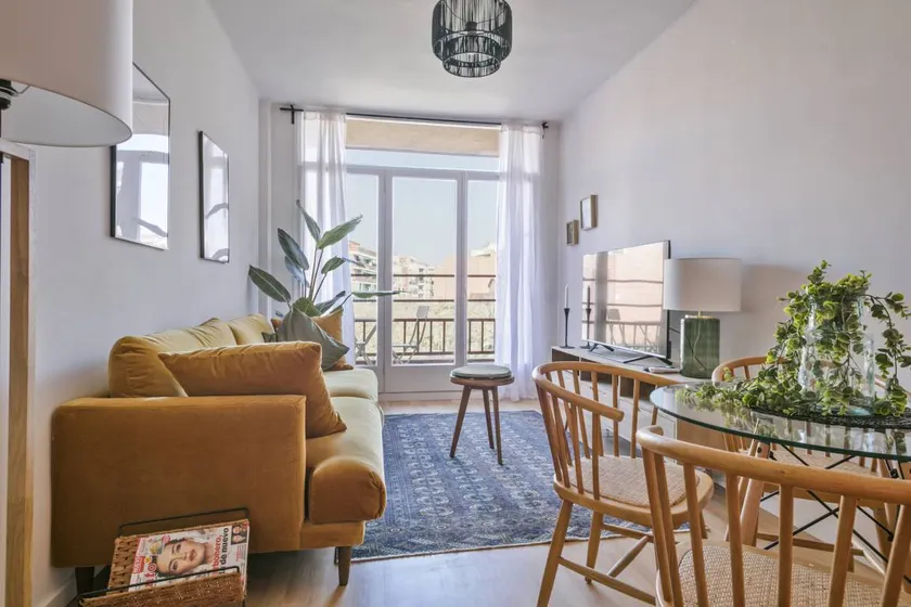 Flat with terrace | Close to Magic Fountain of Montjuïc - Image 1
