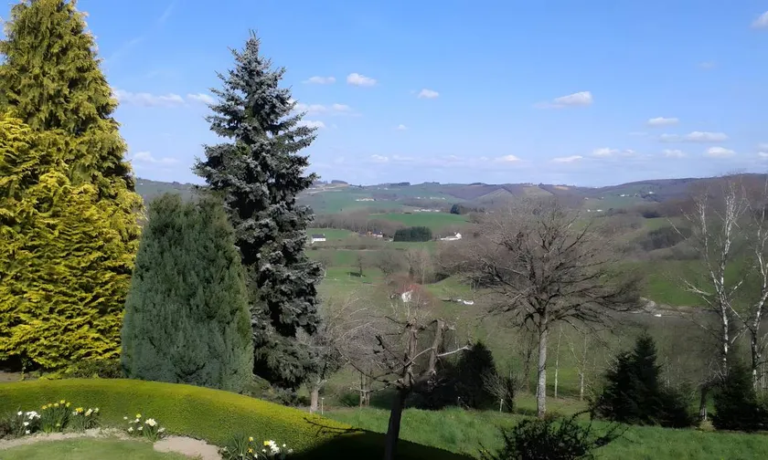 Gîte Les Sapins Douglas: Mountain View Holiday Home with Balcony and Wi-Fi - Image 1