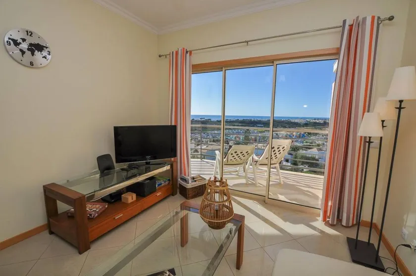 Appartement avec terrasse et piscine | Vue piscine - Image 1