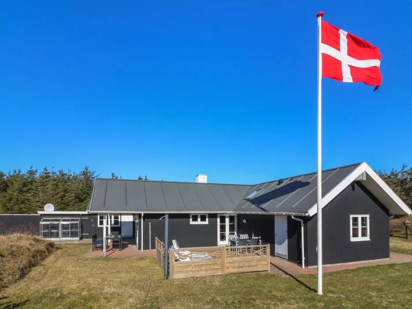 Holiday home with terrace - Image 1