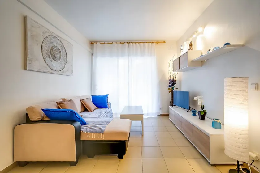 Apartment with pool, terrace & garden - Image 1