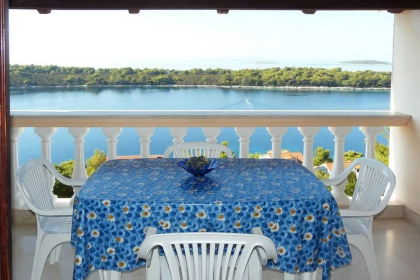 Holiday apartment with terrace & barbeque | Sea view - Image 1