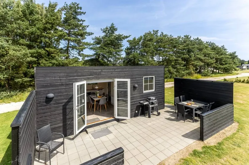 Pleasant house with terrace, barbeque & hot tub | Dogs allowed - Image 1