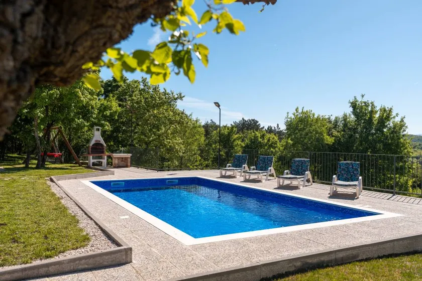 Villa with barbeque, pool & terrace - Image 1