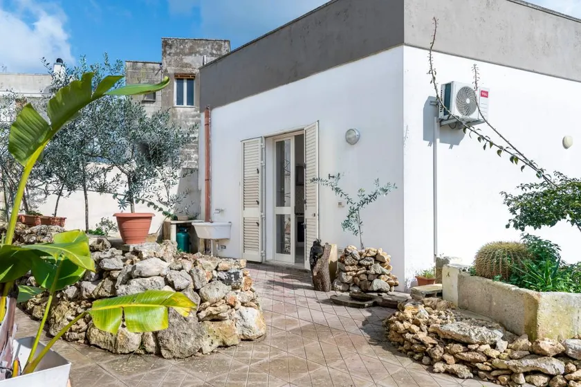 Ferienhaus 'Db - Alloro' mit privatem Garten, WLAN und Klimaanlage - Image 1