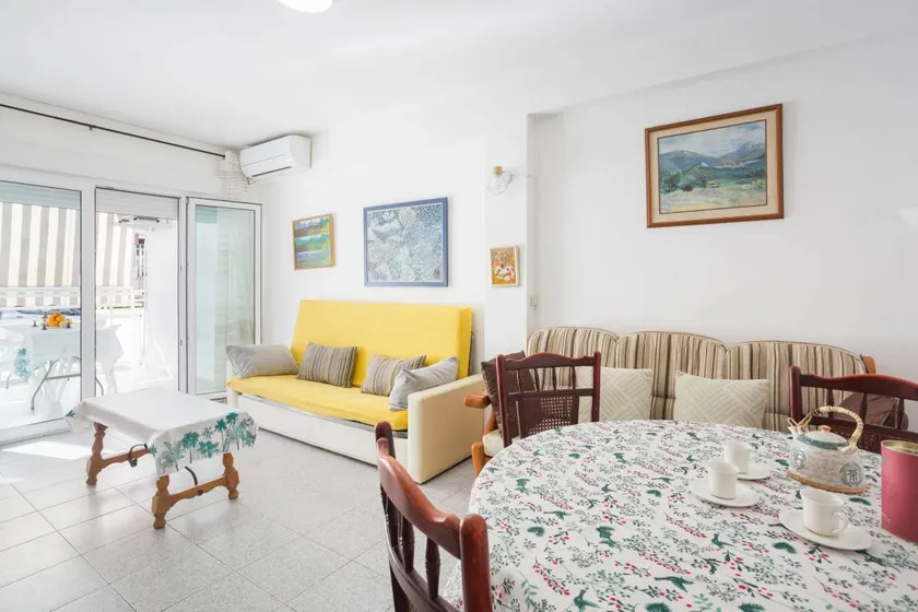 'Ca Llaurí' Apartment with Sea Views, Wi-Fi, and Air Conditioning - Image 1
