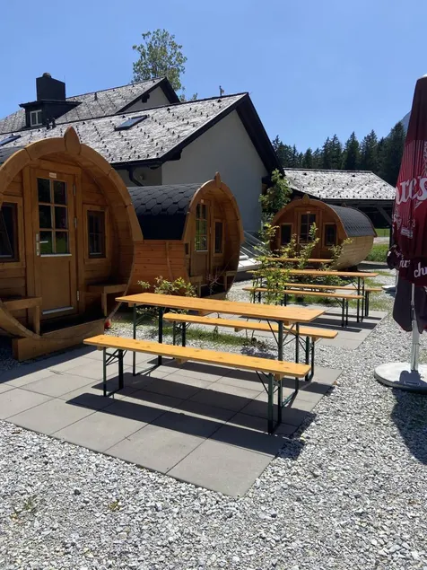 Mobile home with sauna, garden & heated pool - Image 1