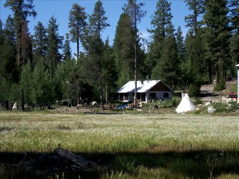 Peacefully Secluded Cabin Surrounded by Sequoia National Forest in Ponderosa, California - Image 1
