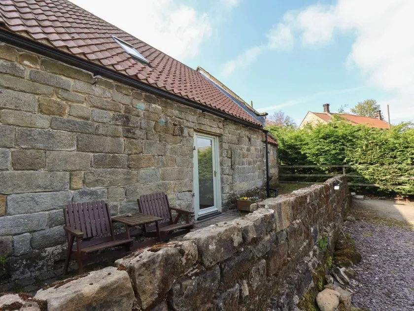 Cottage with garden - Image 1
