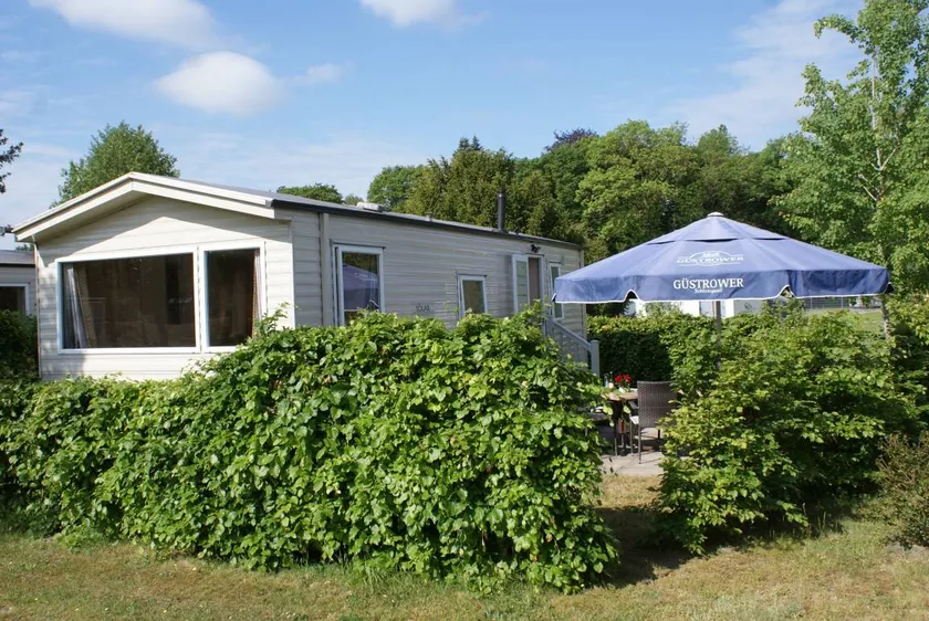 Mobilheim mit Terrasse und Grill - Image 1