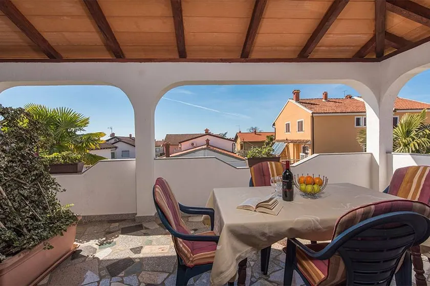Holiday apartment with garden, terrace & BBQ - Image 1