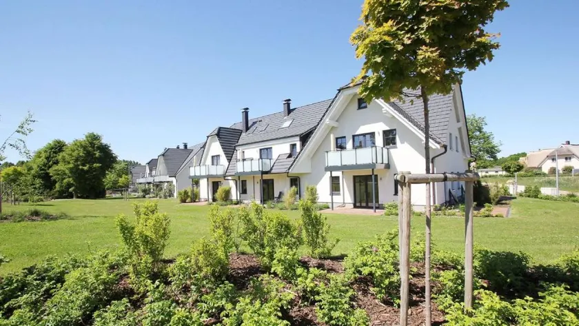 Holiday apartment with pool, sauna & barbecue | Next to the beach | Pets allowed - Image 1