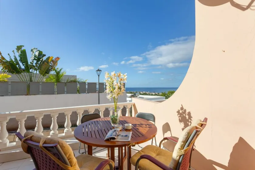 Appartamento con piscina riscaldata e terrazza | Vista sul mare | Adatto per il telelavoro - Image 1
