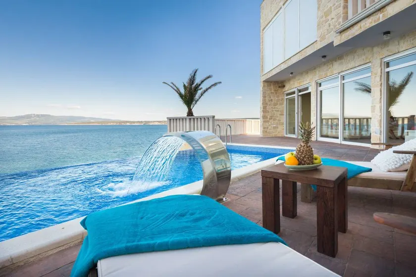 Villa with sauna, BBQ & pool | Sea view - Image 1