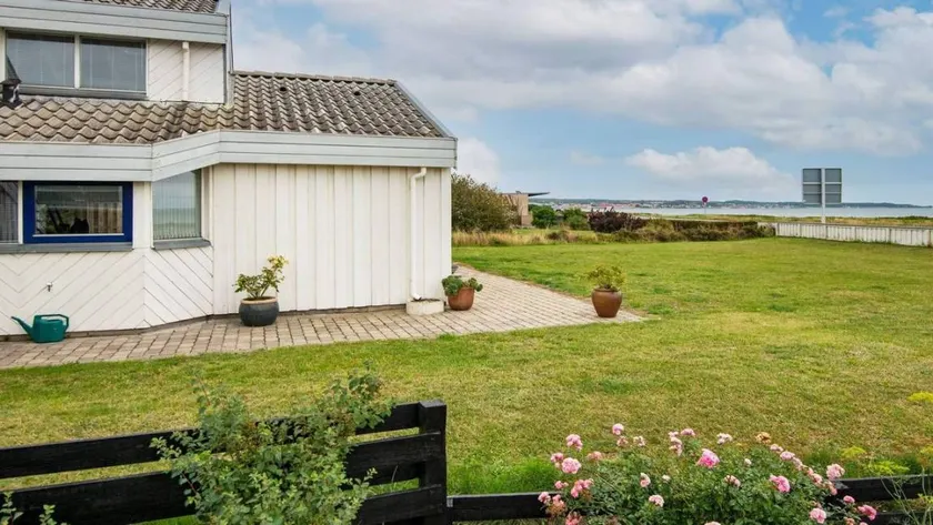 House with jacuzzi, terrace & barbeque - Image 1