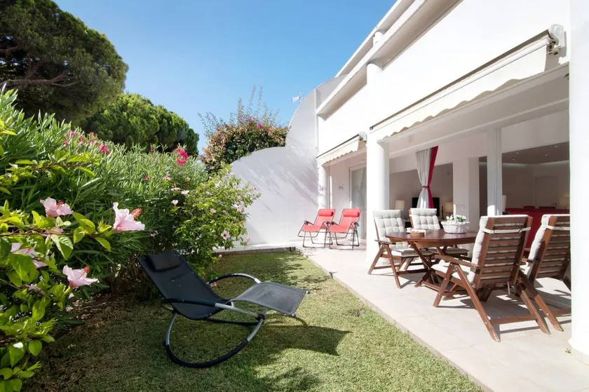 Appartamento con giardino e terrazza | Vista sul giardino - Image 1
