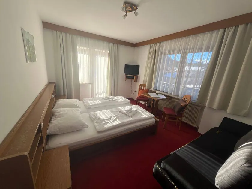 Espléndida hostal con desayuno con sauna y jardín | Admite mascotas - Image 1