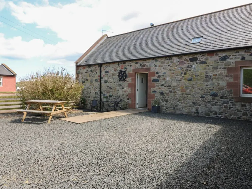 Cottage with garden - Image 1