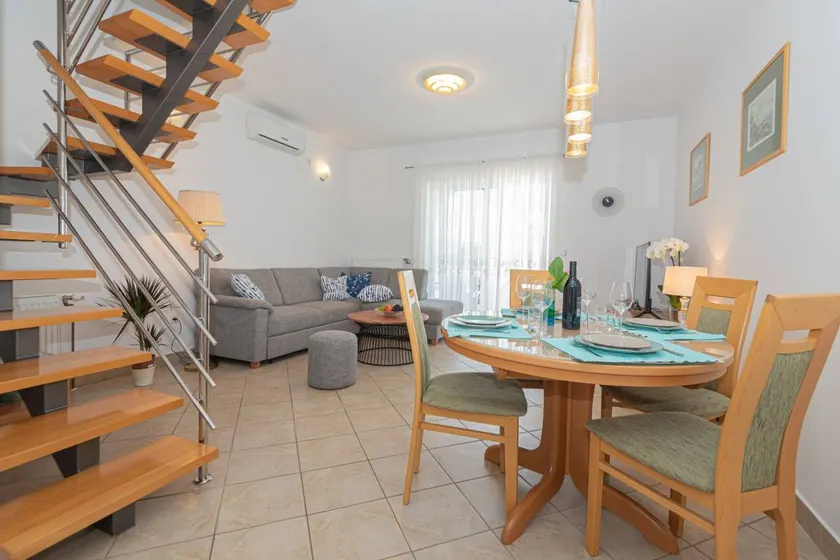 Ferienhaus mit Garten, Terrasse und privatem Pool | Gartenblick - Image 1