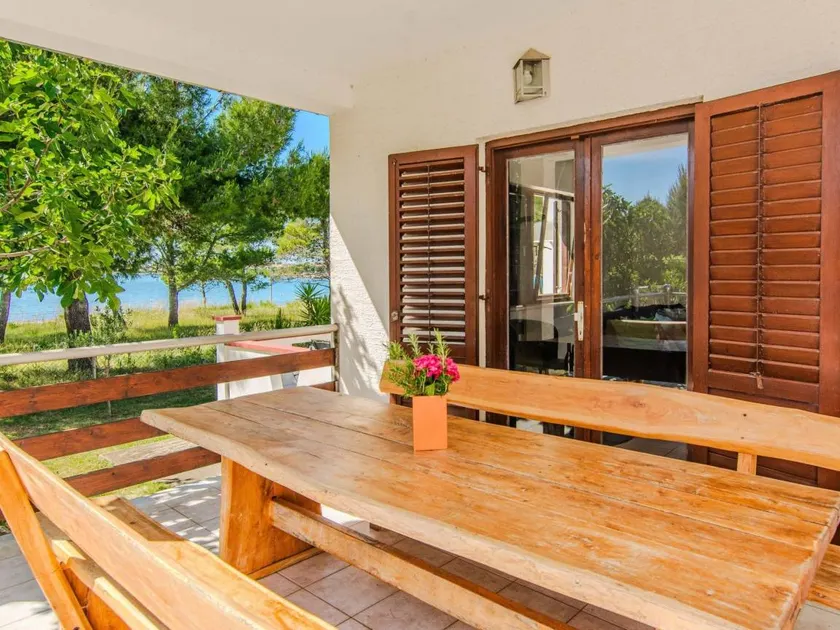 Casa vacacional con barbacoa, jardín y terraza - Image 1