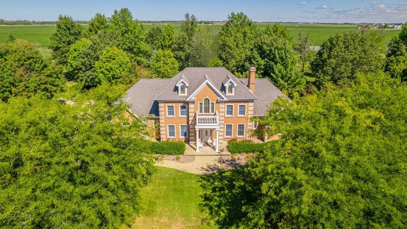 Private Riverbank 27-acre Estate 1 hr from Chicago - Image 1