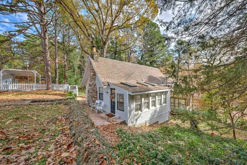 Embrace Nature in this Incredible Cabin in Siloam Springs, Arkansas - Image 1
