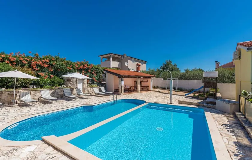 Ferienhaus mit Garten, Grill und privatem Pool - Image 1