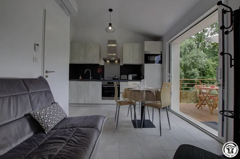 Family-oriented gite with garden, BBQ & terrace - Image 1
