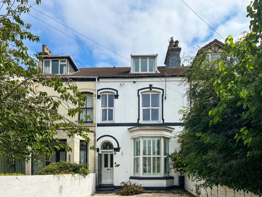 White House By The Sea - Image 1