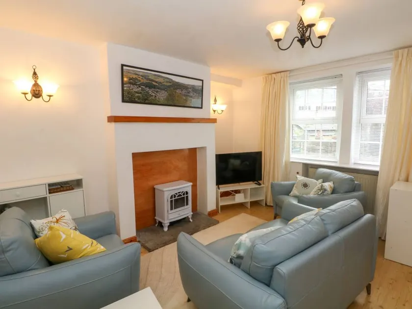 Cottage with garden & terrace - Image 1