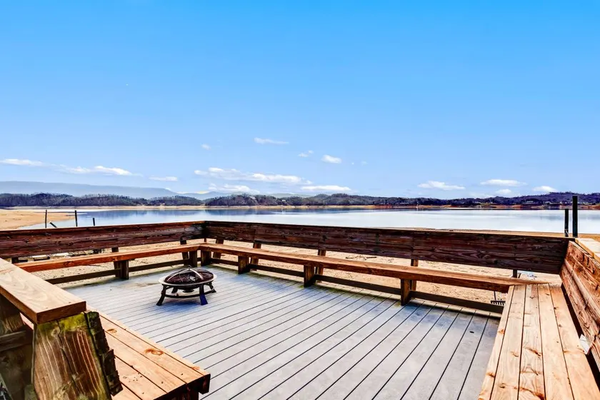 3 Bed 3 Bath Loft - Image 1