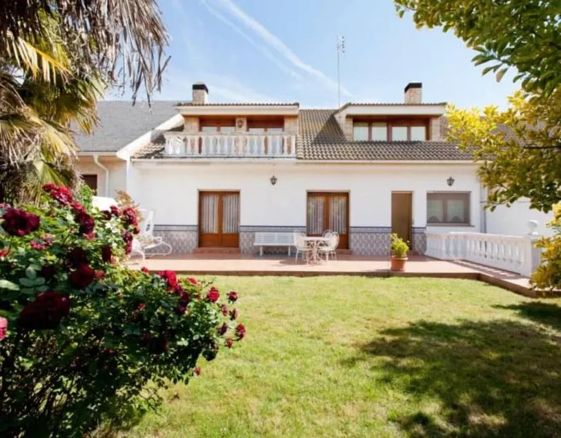 Child-friendly holiday home with garden & barbeque - Image 1