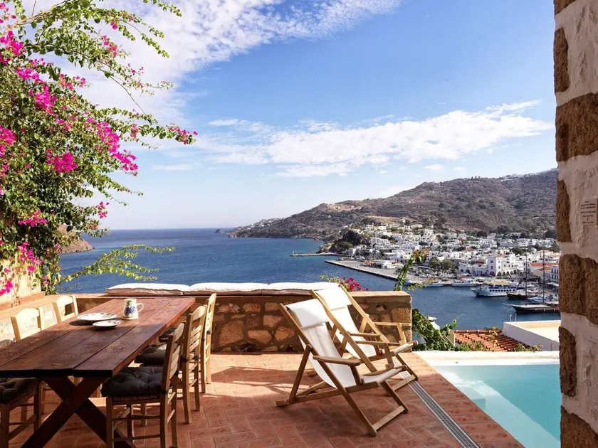 Villa avec piscine privée et internet haut débit | Vue sur l'eau - Image 1