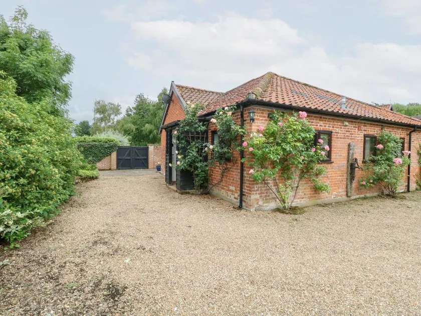Cottage with garden - Image 1
