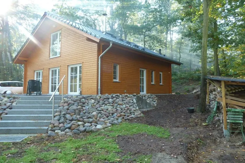 House with BBQ, terrace & garden - Image 1